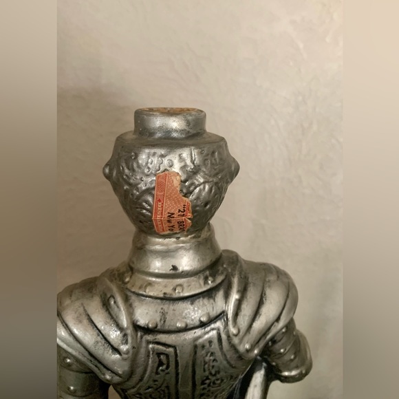 🚩SOLD🚩 Vintage Mid-Century Medieval Guard Knight in Silver Armor Statuette - Picture 5 of 13